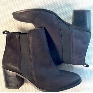 Dune Walker Leather Size 8 Ankle Boot